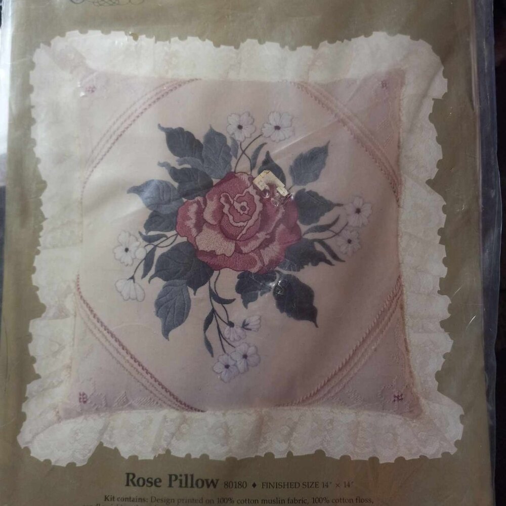 Vtg Something Special Candamar Designs Rose Pillow Candlewicking/Embroidery Kit